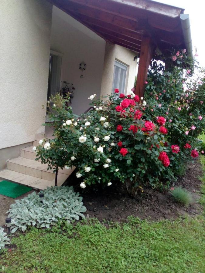 Uj Elet Weekend House Villa Balatonkeresztur Exterior photo